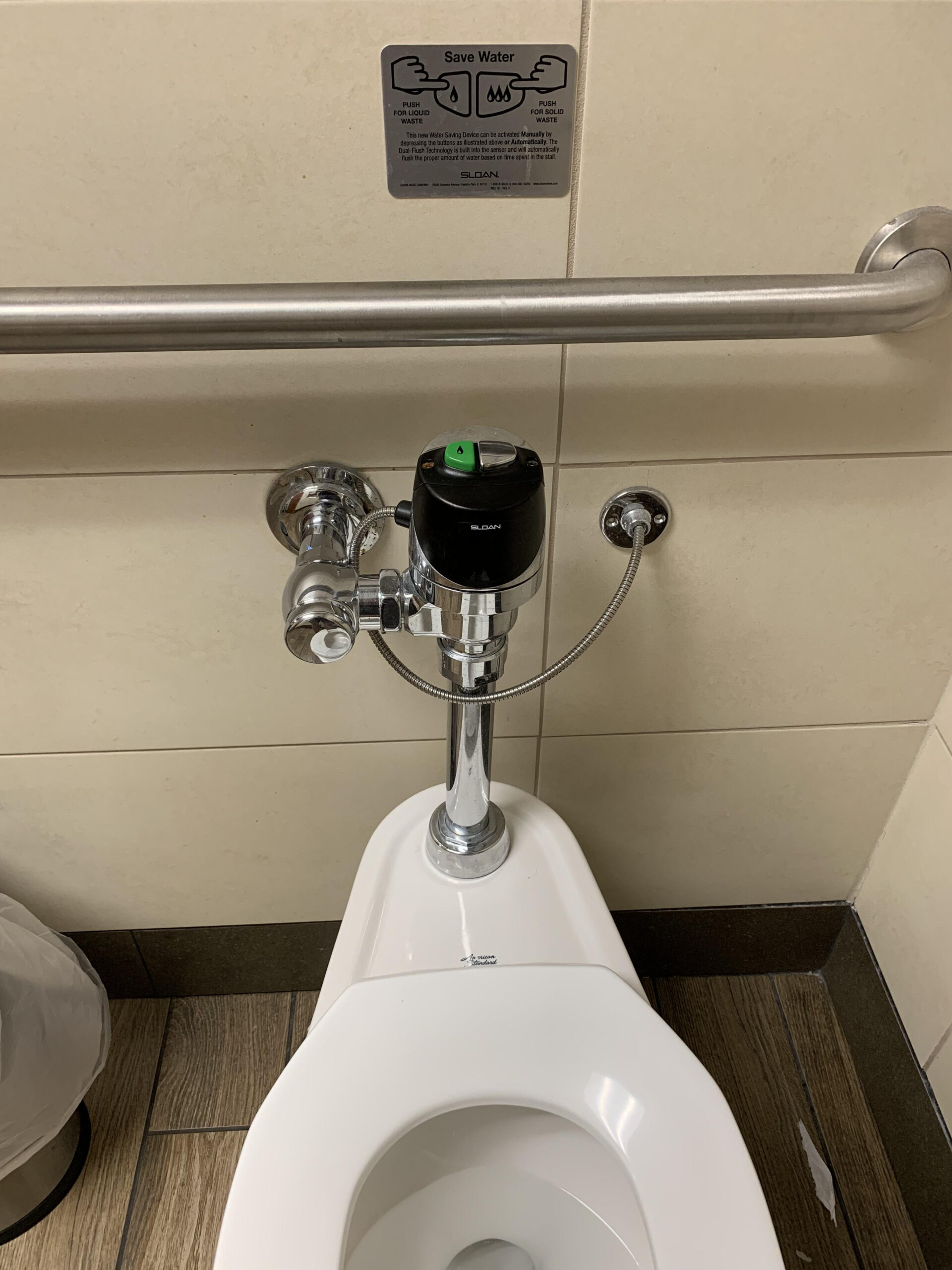 This Toilet Has A Water Conserving Function But It s Set Up On An 